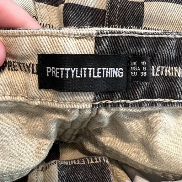 Pretty Little Thing Brown Checkerboard Branded Wide Leg Jeans - Picture 5 of 11